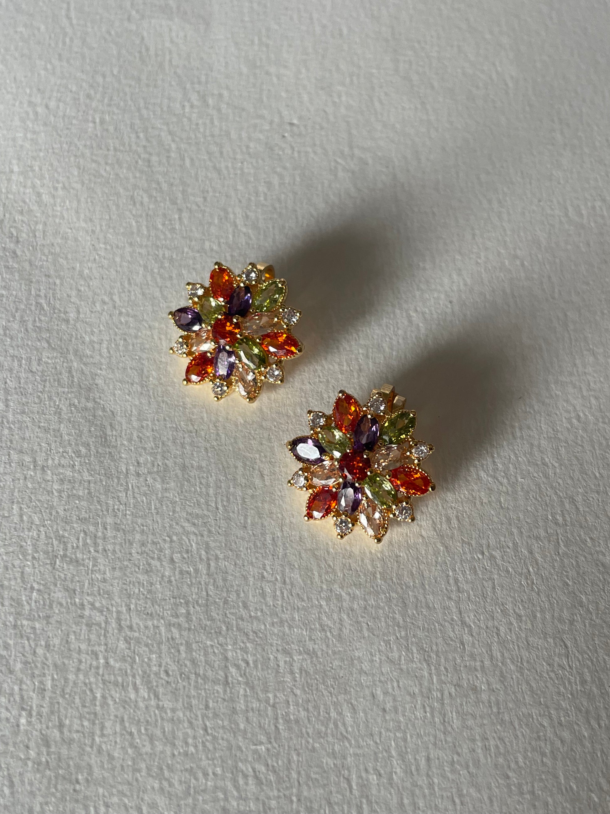 stud earrings | “lumière” collection