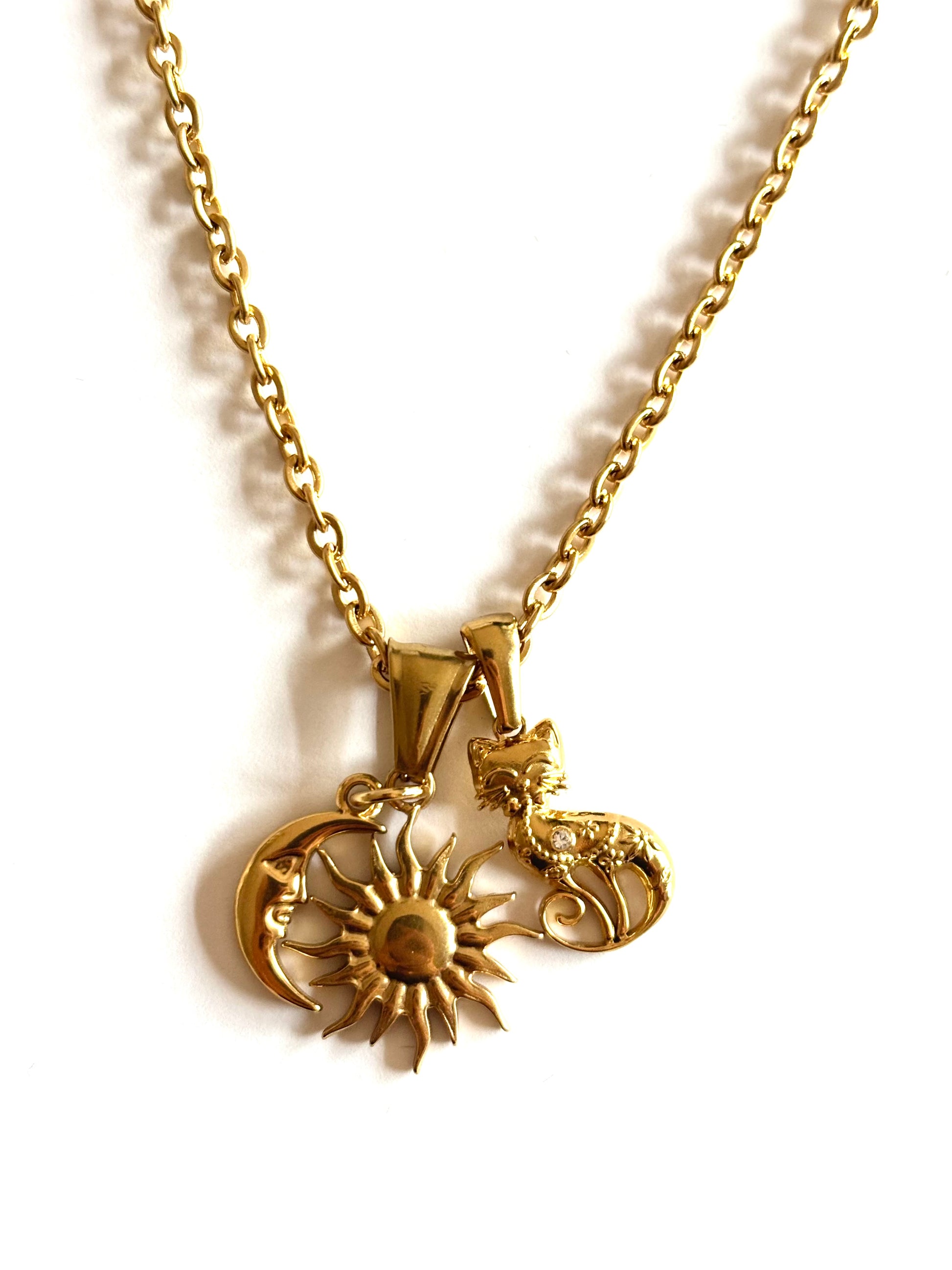 "Betting" necklace