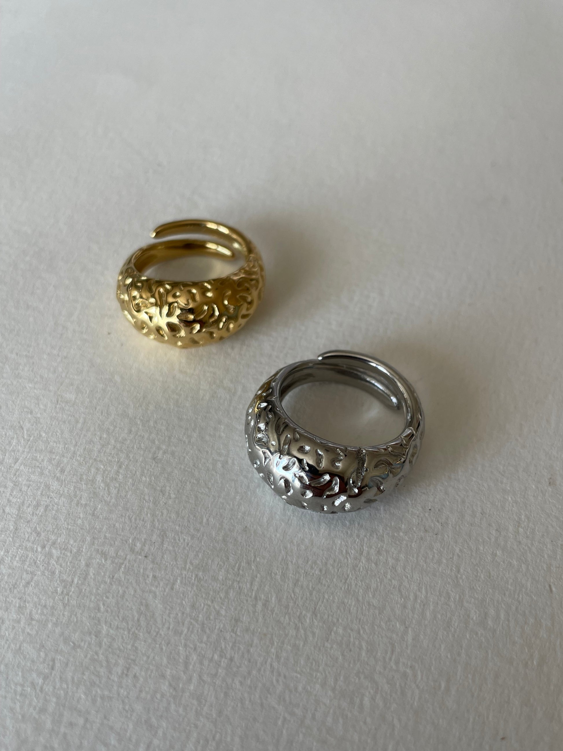 “comic - hammered” ring