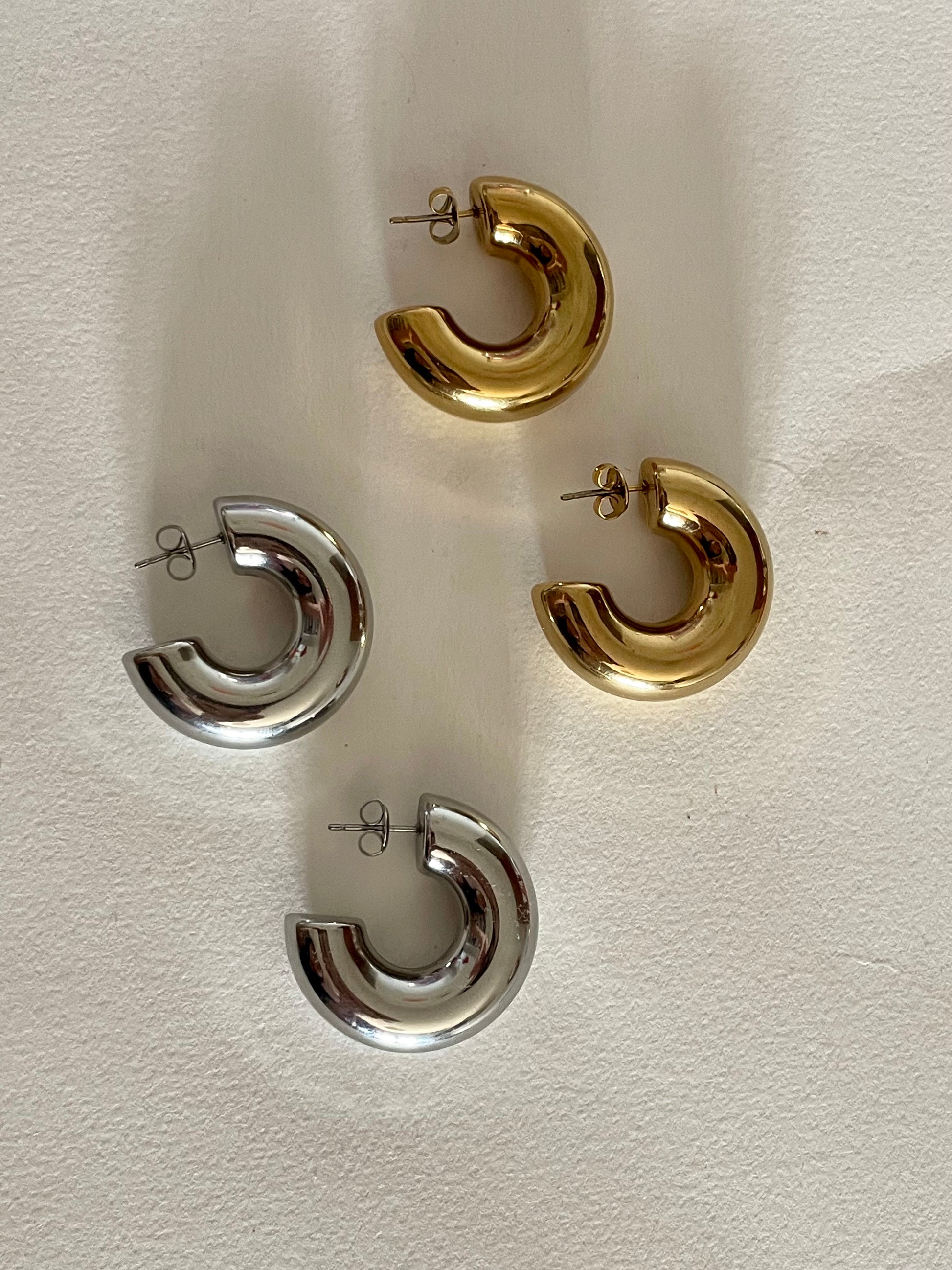 “basic b” earrings