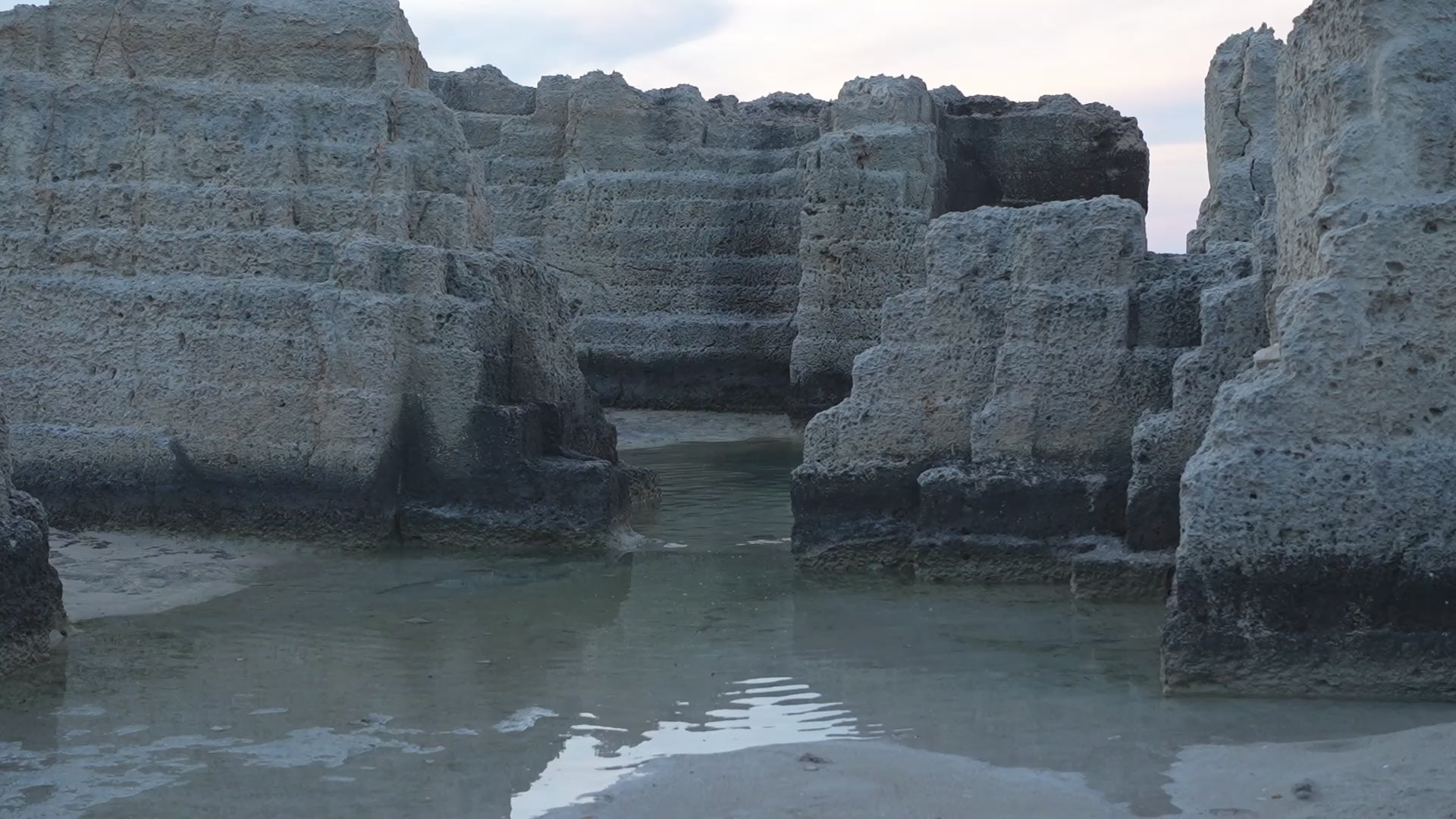 Carica il video: 